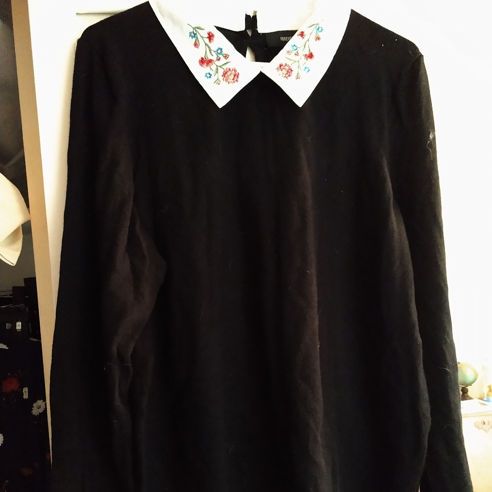 Embroidered collar top
